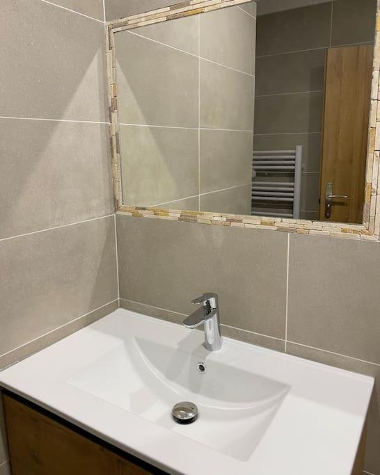Bel Appartement Cv Бурж Екстериор снимка