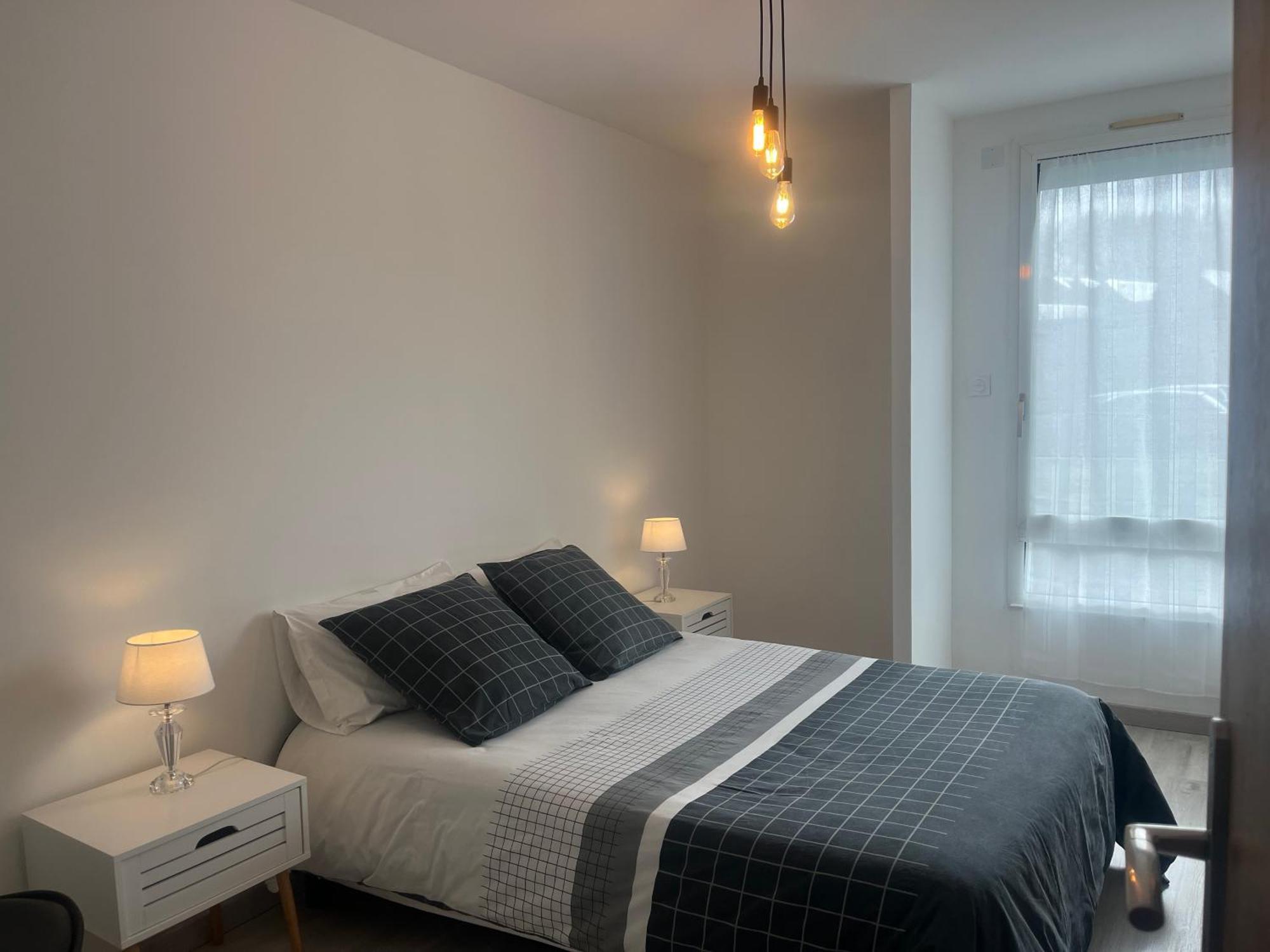 Bel Appartement Cv Бурж Екстериор снимка